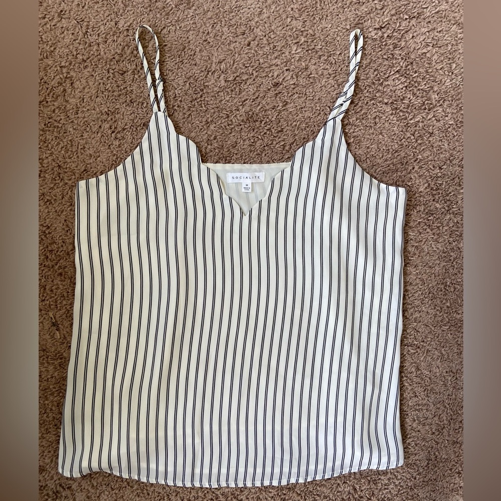 Socialite, Scalloped V-Neck Camisole, Size M